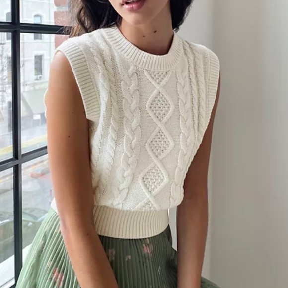 Wilfred Jackets & Blazers - Wilfred Aritzia Alps Vest cable knit merino wool blend Cream Size Large